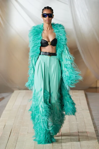 Look 32